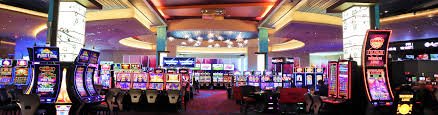 Meja Live Sic Bo dengan dealer profesional di ajudan303